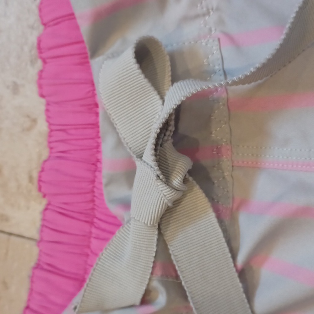 Lululemon Gray/Pink Striped Drawstring Cuffed Shorts - Picture 3 of 9